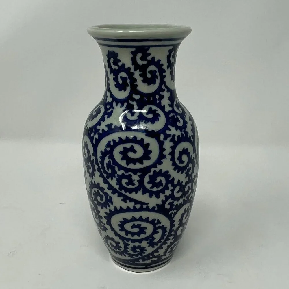 Japanese Tako Karakusa vase vintage blue white octopus vine small